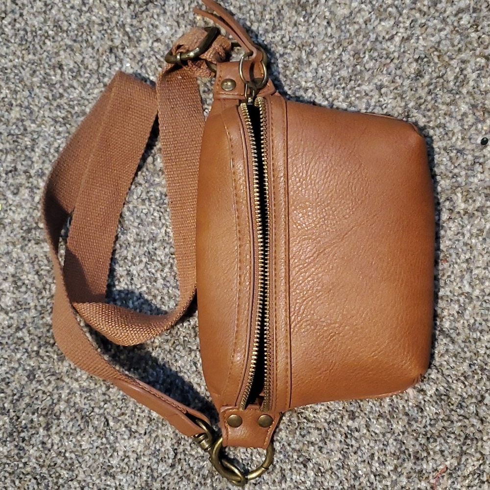 Universal Thread belt bag / fanny pack
